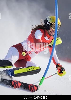 Yanqing, China. 09th. Februar 2022. Olympische Spiele, Ski Alpin, Slalom, Frauen, 1st Rennen im Nationalen Alpinen Ski-Zentrum. Katharina Liensberger aus Österreich im Einsatz. Quelle: Michael Kappeler/dpa/Alamy Live News Stockfoto