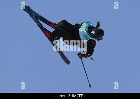 Peking, China. 09th. Februar 2022. Javier Lliso aus Spanien tritt am Mittwoch, den 9. Februar 2022, beim olympischen Freestyle Skiing Men's Freeski Big Air Final im Shougang der Olympischen Winterspiele 2022 in Peking an. Foto von Paul Hanna/UPI Credit: UPI/Alamy Live News Stockfoto