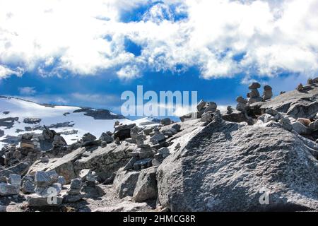 Dalsnibba ist ein massiver norwegischer Berg, der sich am Ende des Geiranger-Tals, 7km (4 Meilen) südlich des Dorfes Geiranger befindet. Stockfoto