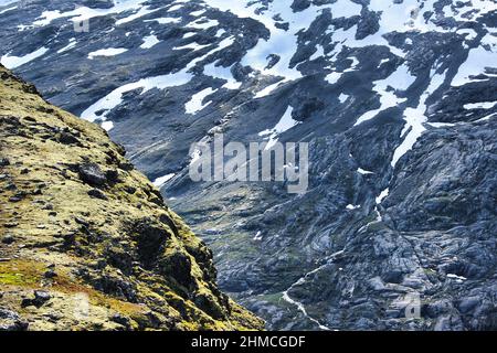 Dalsnibba ist ein massiver norwegischer Berg, der sich am Ende des Geiranger-Tals, 7km (4 Meilen) südlich des Dorfes Geiranger befindet. Stockfoto