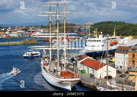 Stavanger norwegische Stadt mit atemberaubenden Landschaften, wunderschönen Fjorden, Bergen und langen weißen Stränden. Stockfoto