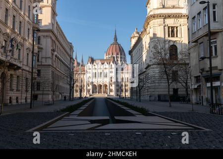 Budapester parlamentsgebäude an der Vorderseite in Ungarn Stockfoto
