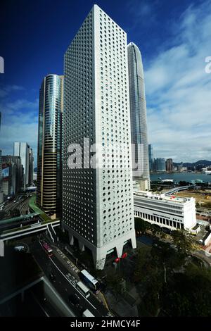 Das Gebäude des Jardine House in Connaught Place, Central District, Hongkong. Stockfoto