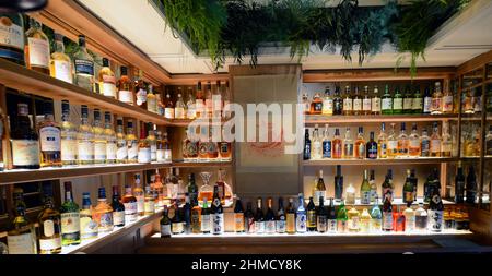 Die wunderschöne Aubrey Bar im Mandarin Oriental Hotel Hongkong. Stockfoto