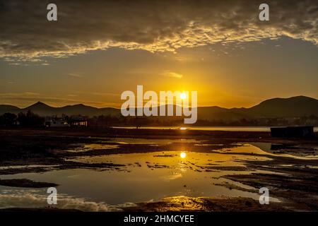 Morgensonne Reflexion in Aliki, Palea Fokea, Griechenland Stockfoto
