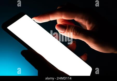 Smartphone mit aktivem leeren Bildschirm Stockfoto