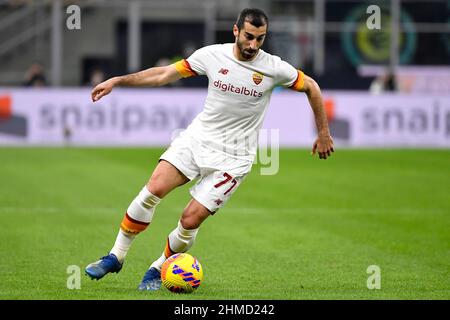 Mailand, Italien. 08th. Februar 2022. Henrikh Mkhitaryan von AS Roma in Aktion beim Viertelfinalspiel zwischen dem FC Internazionale und AS Roma im San Siro Stadion in Mailand (Italien), 8th. Februar 2021. Foto Andrea Staccioli/Insidefoto Kredit: Insidefoto srl/Alamy Live News Stockfoto