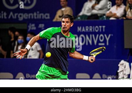 Buenos Aires, Capital Ferderal, Argentinien: 8. Februar 2022, Ciudad AutÃ³noma nach 965 Tagen Inaktivität und vier Operationen, der argentinische Tennisspieler, ehemalige Nummer 3 in der Welt, .Champion des Davis Cup 2016, der United States Open 2009 und Doppel-Olympiasieger (Silber in Rio de Janeiro 2016 und Bronze in London 2012) Juan MartÃ-n Del Potro, verloren bei seinem Debüt bei den Argentine Open gegen seinen Landsmann und Freund Federico Delbonis 6-1 und 6-3. Obwohl er es vermied, bei seinem Comeback seinen endgültigen Rücktritt bekannt zu geben, In der ersten Runde des ATP 250 .in Argentinien bei t Stockfoto