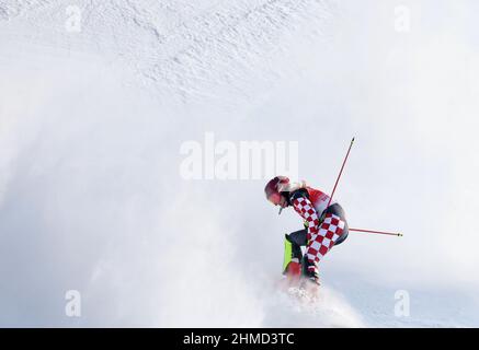 Peking, China. 9th. Februar 2022. Andrea Komsic aus Kroatien tritt während des Ski-Alpin-Slaloms der Frauen im Nationalen Zentrum für Ski Alpin im Bezirk Yanqing, Peking, der Hauptstadt Chinas, am 9. Februar 2022 an. Quelle: Chen Bin/Xinhua/Alamy Live News Stockfoto