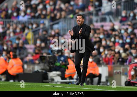 Diego Pablo Simeone Cheftrainer von Atlético de Madrid während des dreiundzwanzig-tägigen Spiels der Liga Santader zwischen dem FC Barcelona und Atletico de Madrid am 06. Februar 2022 im Stadion Camp Nou in Barcelona, Spanien. Stockfoto