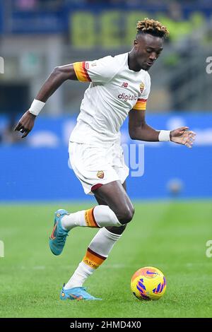 Mailand, Italien. 08th. Februar 2022. Tammy Abraham von AS Roma beim italienischen Cup-Spiel zwischen dem FC Internazionale und AS Roma im Stadio San Siro, Mailand, Italien, am 8. Februar 2022. Kredit: Giuseppe Maffia/Alamy Live Nachrichten Stockfoto