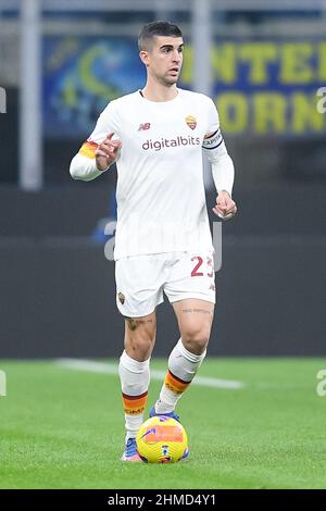 Mailand, Italien. 08th. Februar 2022. Gianluca Mancini von AS Roma während des italienischen Cup-Spiels zwischen dem FC Internazionale und AS Roma im Stadio San Siro, Mailand, Italien, am 8. Februar 2022. Kredit: Giuseppe Maffia/Alamy Live Nachrichten Stockfoto