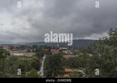 Panoramablick von den Mauern der alten Burg Uzhgorod, Region Zakarpattya, Westukraine Stockfoto