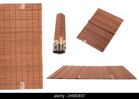 Matte für Sushi isoliert auf weißem Hintergrund. Draufsicht. Stockfoto