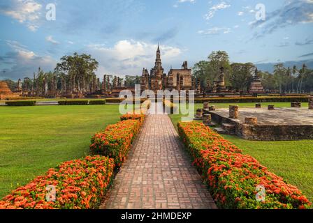 Historischer Park Sukhotai, Wat Mahathat. Einer der schönsten und sehenswertesten Orte in Thailand. Beliebtes Reiseziel bei einem Besuch im Südosten von As Stockfoto