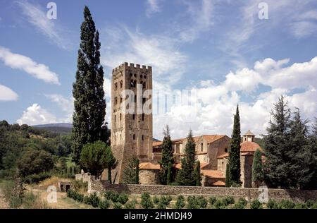 Saint-Michel-de-Cuxa (Saint-Michel-de-Cuixa), Abtei, Gesamtanlage von Südosten Stockfoto