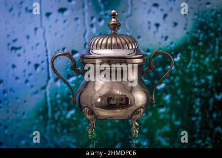 Antike Zuckerschüssel Silberspiegelung Stockfoto