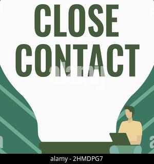 Textüberschrift mit dem Titel „enger Kontakt“. Business-Schaufenster mit einer Geschichte der direkten Exposition gegenüber einem casepatienten Gentleman sitzen und mit Laptop Stockfoto