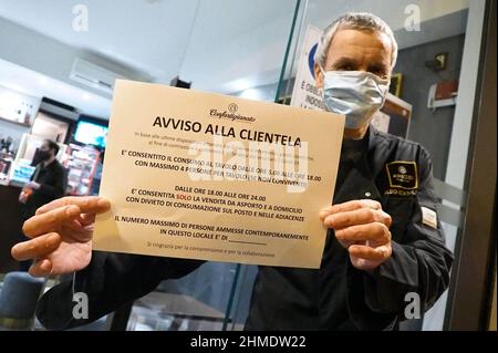 Italien, Arezzo, 26. Oktober 2020 : Covid-19 Notfall, neues Dekret der italienischen Regierung, Pubs, Restaurants, Bars, schließen um 6 Uhr. Foto © Daiano C Stockfoto