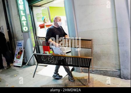 Italien, Arezzo, 26. Oktober 2020 : Covid-19 Notfall, neues Dekret der italienischen Regierung, Pubs, Restaurants, Bars, schließen um 6 Uhr. Foto © Daiano C Stockfoto