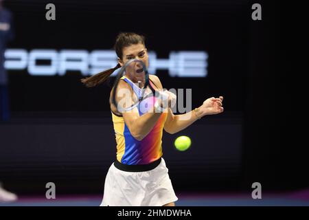 Sankt Petersburg, Russland. 09th. Februar 2022. Sorana Cirstea aus Rumänien spielt während des St.Petersburg Ladies Trophy 2022 Tennisturniers gegen Anet Kontaveit aus Estland. Endergebnis: (Sorana Cirstea 0-2 Anet Kontaveit). Kredit: SOPA Images Limited/Alamy Live Nachrichten Stockfoto