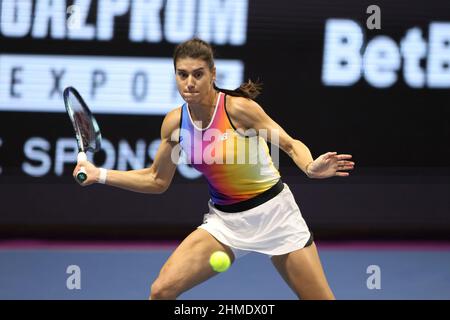 Sorana Cirstea aus Rumänien spielt während des St.Petersburg Ladies Trophy 2022 Tennisturniers gegen Anet Kontaveit aus Estland. Endergebnis: (Sorana Cirstea 0-2 Anet Kontaveit). (Foto von Maksim Konstantinov / SOPA Image/Sipa USA) Stockfoto