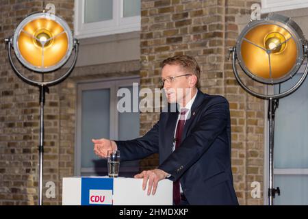 Ministerpräsident Daniel Günther präsentiert das Wahlprogramm der CDU für die Landtagswahl 2022 in Schleswig-Holstein Stockfoto