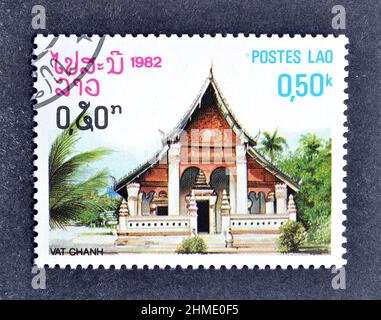 Abgesagte Briefmarke gedruckt von Laos, die Umsatzsteuer zeigt ChanhPagode, um 1982. Stockfoto