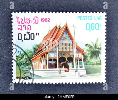 Abgesagte Briefmarke gedruckt von Laos, die Umsatzsteuer Inpeng Pagode zeigt, um 1982. Stockfoto