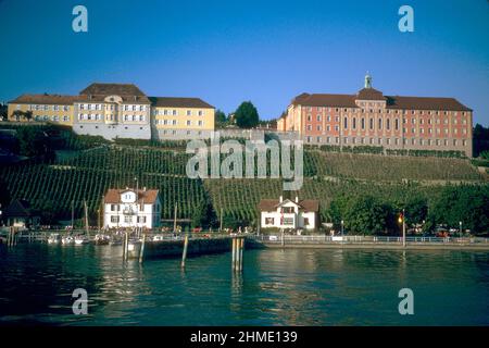 Blick auf das Staatsweingut und das ehemalige Seminargebäude vom Bodensee im Jahr 1981, Meersburg, Baden-Württemberg, Deutschland Stockfoto