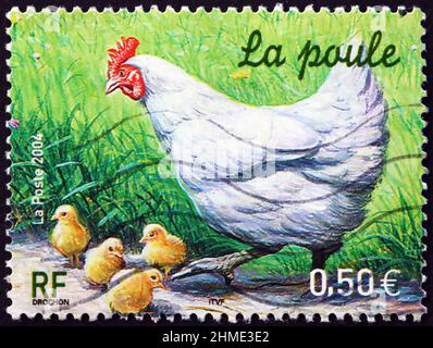 FRANKREICH - UM 2004: Eine in Frankreich gedruckte Marke zeigt Huhn, Nutztier, um 2004 Stockfoto