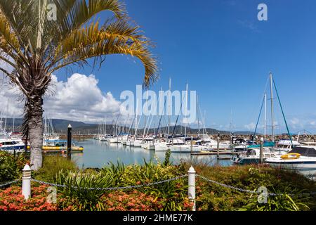 Airlie Marina. Segelurlaub in Whitsundays Australien. Whitsunday Islands, Queensland. Stockfoto