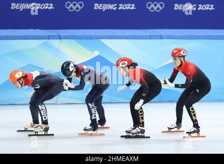 Peking, China. 9th. Februar 2022. Suzanne Schulting und Xandra Velzeboer aus den Niederlanden, Zhang Yuting und Fan Kexin (L bis R) aus China treten beim Halbfinale der Frauen im Jahr 3.000m im Capital Indoor Stadium in Peking, der Hauptstadt von China, am 9. Februar 2022 an. Quelle: Yang Lei/Xinhua/Alamy Live News Stockfoto