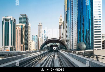 U-Bahn-Züge in den vereinigten arabischen emiraten. Stockfoto