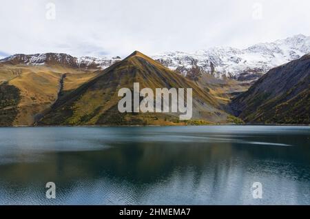 Grand'Maison est l'un des derniers nés des grands barrages en Europe, Isère, Frankreich, 550 m de long et 140 m de haut Stockfoto