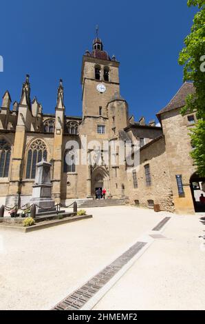 St Antoine l'abbaye, avec ses maisons anciennes à colombages, sa halle médiévale et son abbaye fondée en 1297, Isère, Frankreich Stockfoto