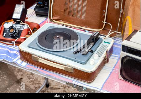 Samara, Russland - 19. Mai 2018: Alter sowjetischer Plattenspieler Stockfoto