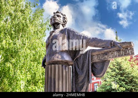 Samara, Russland - 25. Mai 2019: Bronzestatue für den berühmten russischen Dichter und Schriftsteller Alexander Puschkin. Die Skulptur wurde 1985 installiert Stockfoto