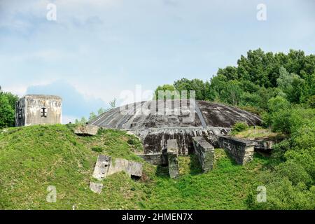 Le blockhaus allemand était une base secrete d'assemblage et d'envol des bombes volantes V2 die deutsche Kuppel von Helfaut war eine geheime Basis, in der Hitler war Stockfoto