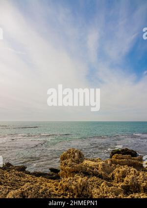 Wunderschöne Wolken über dem Mittelmeer Stockfoto