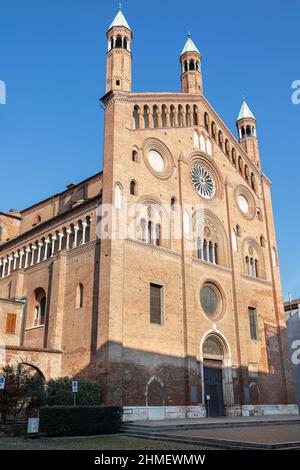 Seiteneingang der Kathedrale von Cremona oder der Kathedrale von Santa Maria Assunta, Lombardei, Italien. Stockfoto