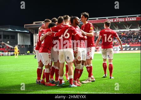 Bristol, Großbritannien. 09th. Februar 2022. Bristol City feiert am 9. Februar 2022 im Ashton Gate in Bristol, England, das 2nd-Tor beim Spiel der EFL Sky Bet Championship zwischen Bristol City und Reading. Foto von Scott Boulton. Nur zur redaktionellen Verwendung, Lizenz für kommerzielle Nutzung erforderlich. Keine Verwendung bei Wetten, Spielen oder Veröffentlichungen in einem Club/einer Liga/einem Spieler Credit: UK Sports Pics Ltd/Alamy Live News Stockfoto