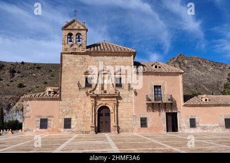 Kloster der Jungfrau von Saliente, Vorderansicht, Sierra de las Estancias, Andalusien, Spanien Stockfoto