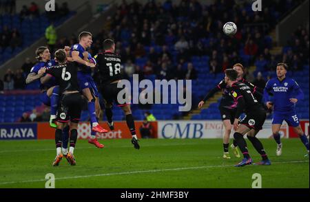 Cardiff, Wales, Großbritannien. 9th. Februar 2022 ; Cardiff City Stadium, Cardiff, Wales; Championship Football, Cardiff City versus Peterborough; Mark McGuiness von Cardiff City steht am Ziel Kredit: Action Plus Sports Images/Alamy Live News Stockfoto