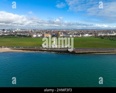 Das Portsmouth Naval Memorial, manchmal auch als Southsea Naval Memorial bekannt, ist ein Kriegsdenkmal in Portsmouth, Hampshire, England, am Southsea Common. Stockfoto