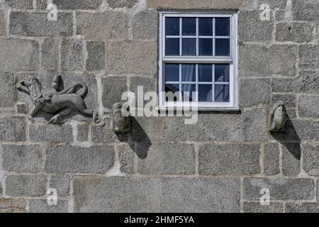 Schnitzereien an der Fassade des Hauses der Schwarzen Katze oder des Löwen von Juda, Trancoso, Serra da Estrela, Portugal Stockfoto