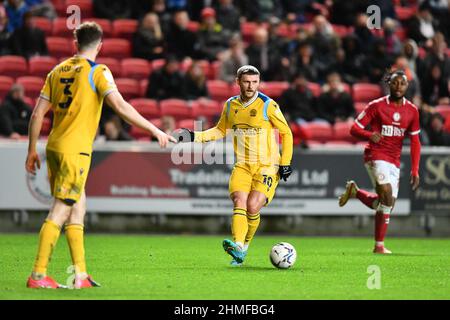 Bristol, Großbritannien. 09th. Februar 2022. John Swift vom Reading FC in Aktion beim Spiel der EFL Sky Bet Championship zwischen Bristol City und Reading am Ashton Gate, Bristol, England, am 9. Februar 2022. Foto von Scott Boulton. Nur zur redaktionellen Verwendung, Lizenz für kommerzielle Nutzung erforderlich. Keine Verwendung bei Wetten, Spielen oder Veröffentlichungen einzelner Clubs/Vereine/Spieler. Kredit: UK Sports Pics Ltd/Alamy Live Nachrichten Stockfoto