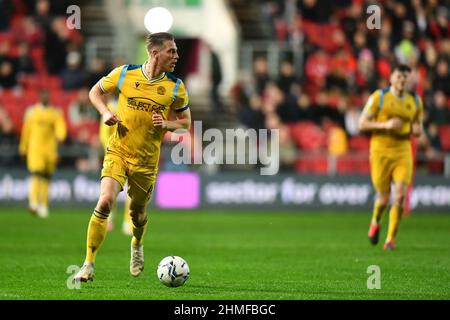 Bristol, Großbritannien. 09th. Februar 2022. Michael Morrison von Reading FC während des Spiels der EFL Sky Bet Championship zwischen Bristol City und Reading am Ashton Gate, Bristol, England, am 9. Februar 2022. Foto von Scott Boulton. Nur zur redaktionellen Verwendung, Lizenz für kommerzielle Nutzung erforderlich. Keine Verwendung bei Wetten, Spielen oder Veröffentlichungen einzelner Clubs/Vereine/Spieler. Kredit: UK Sports Pics Ltd/Alamy Live Nachrichten Stockfoto