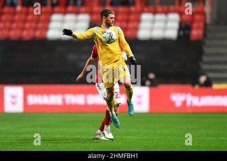 Bristol, Großbritannien. 09th. Februar 2022. John Swift vom Reading FC holt den Ball beim Spiel der EFL Sky Bet Championship zwischen Bristol City und Reading am Ashton Gate, Bristol, England, am 9. Februar 2022. Foto von Scott Boulton. Nur zur redaktionellen Verwendung, Lizenz für kommerzielle Nutzung erforderlich. Keine Verwendung bei Wetten, Spielen oder Veröffentlichungen einzelner Clubs/Vereine/Spieler. Kredit: UK Sports Pics Ltd/Alamy Live Nachrichten Stockfoto