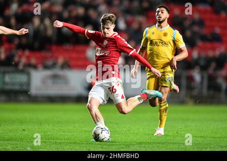 Bristol, Großbritannien. 09th. Februar 2022. Alex Scott von Bristol City schoss am 9. Februar 2022 beim Spiel der EFL Sky Bet Championship zwischen Bristol City und Reading am Ashton Gate in Bristol, England, auf das Tor. Foto von Scott Boulton. Nur zur redaktionellen Verwendung, Lizenz für kommerzielle Nutzung erforderlich. Keine Verwendung bei Wetten, Spielen oder Veröffentlichungen einzelner Clubs/Vereine/Spieler. Kredit: UK Sports Pics Ltd/Alamy Live Nachrichten Stockfoto